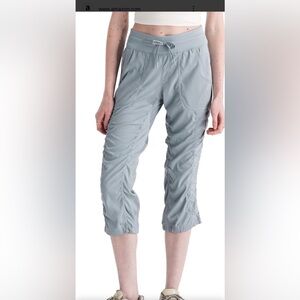 The North Face Women’s Black Aphrodite Capri Hiking Travel Pants Small